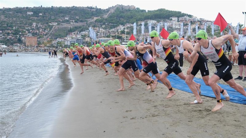 32. alanya triatlonu gerçekleştirildi - başkan yücel: triatlon demek alanya demek