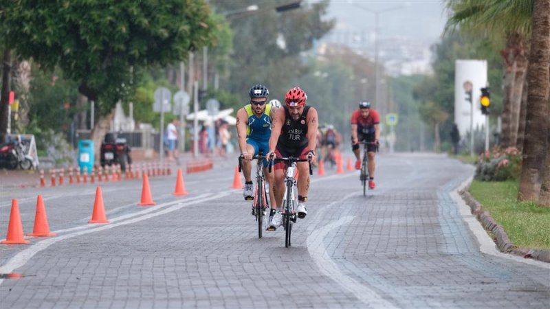 32. alanya triatlonu gerçekleştirildi - başkan yücel: triatlon demek alanya demek