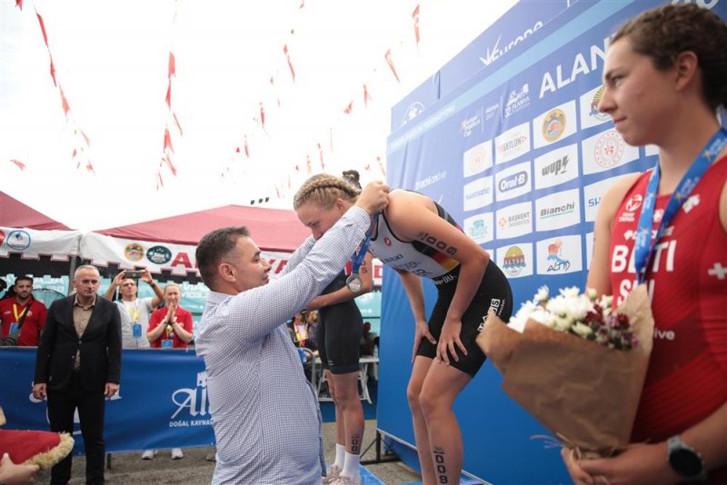 32. alanya triatlonu gerçekleştirildi - başkan yücel: triatlon demek alanya demek