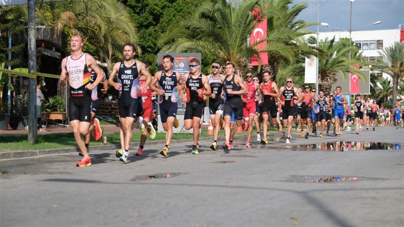 32. alanya triatlonu gerçekleştirildi - başkan yücel: triatlon demek alanya demek