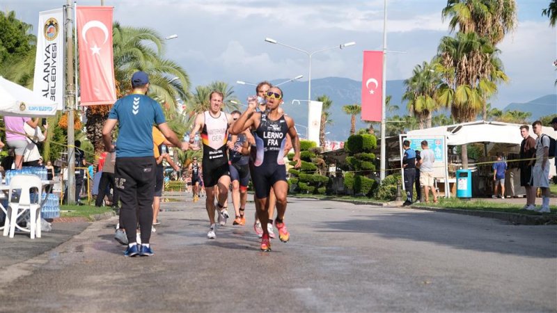 32. alanya triatlonu gerçekleştirildi - başkan yücel: triatlon demek alanya demek