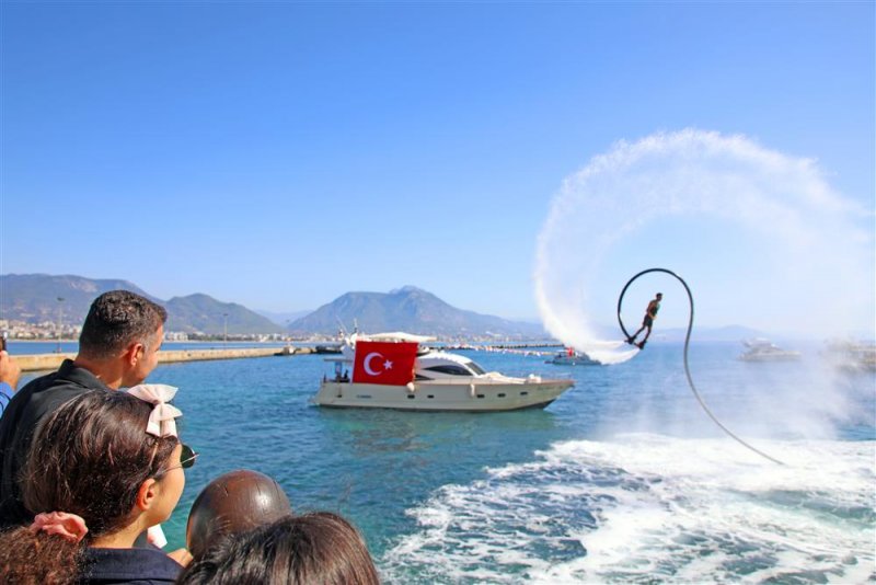 9. dip temiz tertemiz etkinliği gerçekleştirildi 100. yıl cumhuriyet dalışı yapılarak deniz dibinde türk bayrağı açıldı
