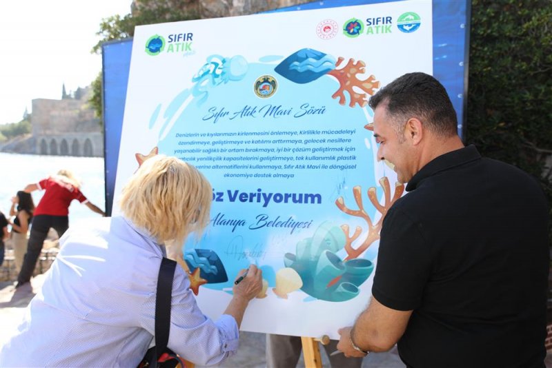 9. dip temiz tertemiz etkinliği gerçekleştirildi 100. yıl cumhuriyet dalışı yapılarak deniz dibinde türk bayrağı açıldı