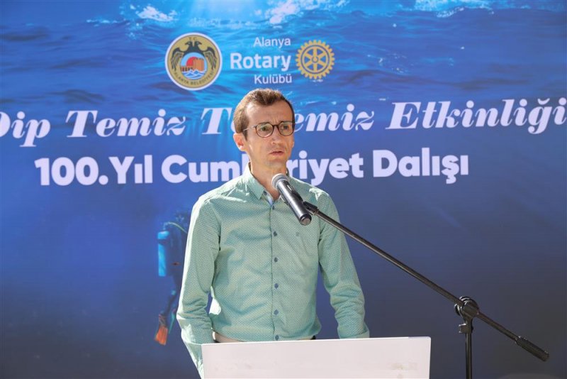 9. dip temiz tertemiz etkinliği gerçekleştirildi 100. yıl cumhuriyet dalışı yapılarak deniz dibinde türk bayrağı açıldı