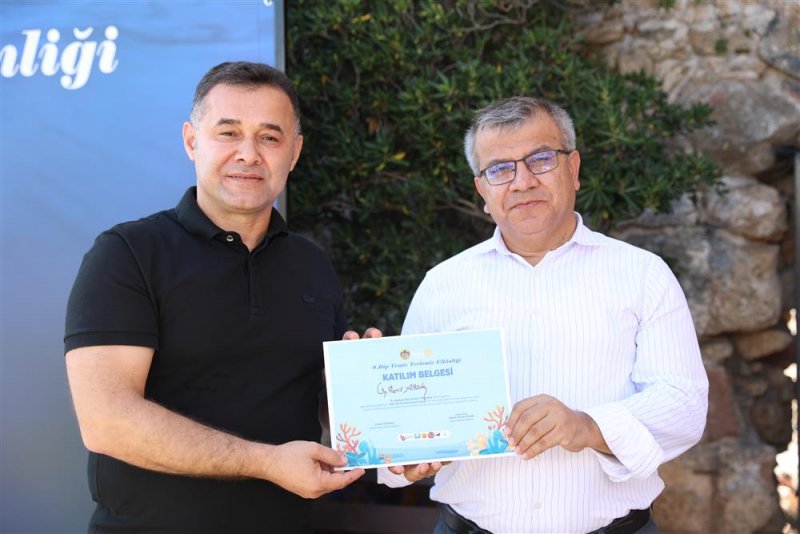 9. dip temiz tertemiz etkinliği gerçekleştirildi 100. yıl cumhuriyet dalışı yapılarak deniz dibinde türk bayrağı açıldı