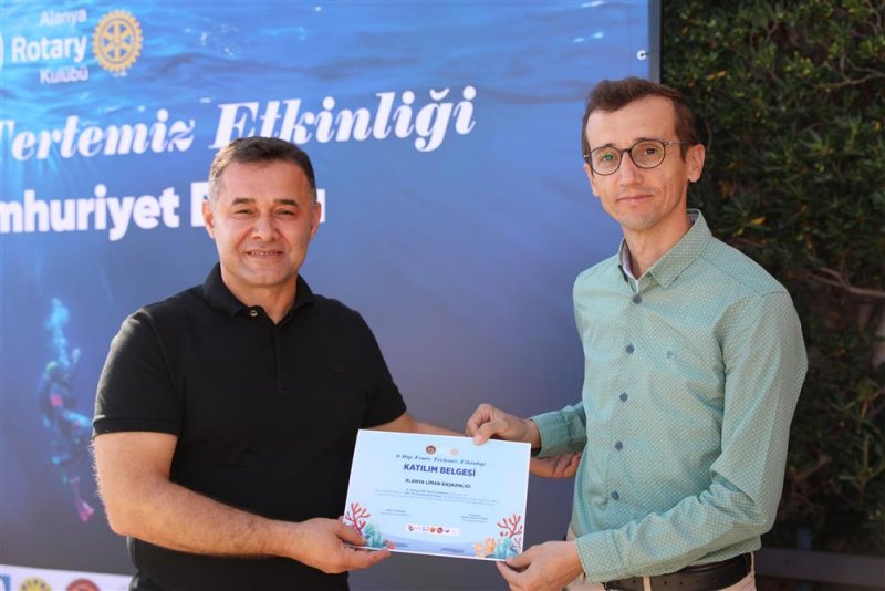 9. dip temiz tertemiz etkinliği gerçekleştirildi 100. yıl cumhuriyet dalışı yapılarak deniz dibinde türk bayrağı açıldı