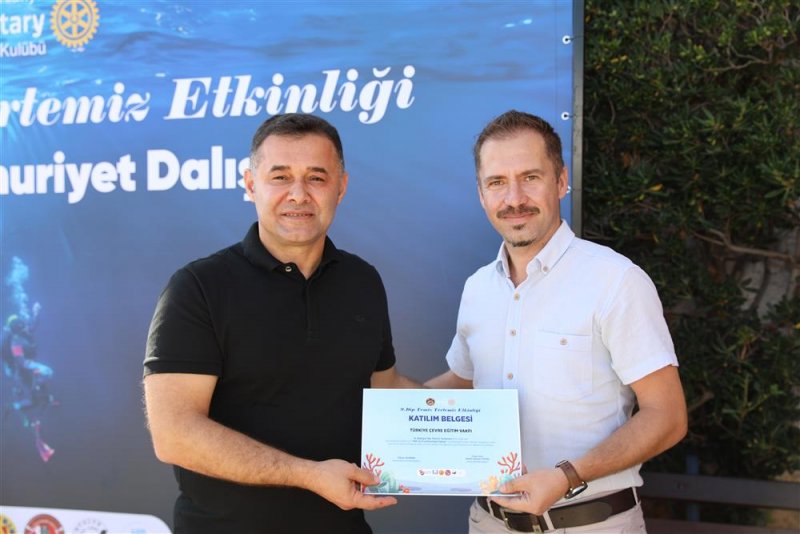 9. dip temiz tertemiz etkinliği gerçekleştirildi 100. yıl cumhuriyet dalışı yapılarak deniz dibinde türk bayrağı açıldı