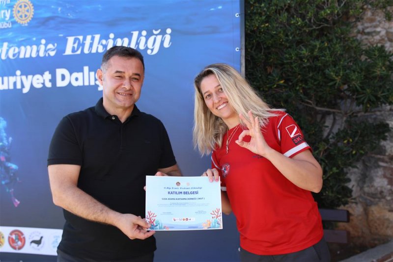 9. dip temiz tertemiz etkinliği gerçekleştirildi 100. yıl cumhuriyet dalışı yapılarak deniz dibinde türk bayrağı açıldı