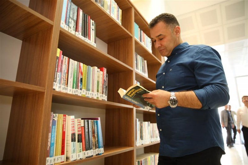 Alanya belediyesi emine hacıkura kütüphanesi yenilendi başkan yücel: kapasiteyi 3 katına çıkardık