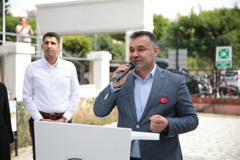 Alanya belediyesi’nden öğrencilere bisiklet en güzel 100. yıl şiir ve kompozisyonu yazan öğrenciler ödüllendirildi