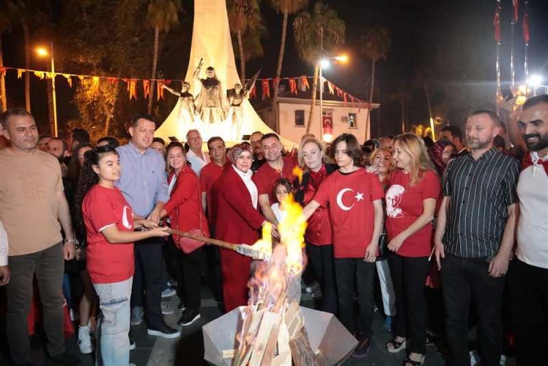 Alanya cumhuriyet için yürüdü coşku funda arar ile zirve yaptı