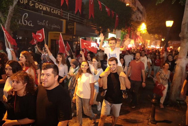 Alanya cumhuriyet için yürüdü coşku funda arar ile zirve yaptı