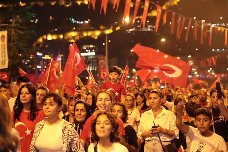 Alanya cumhuriyet için yürüdü coşku funda arar ile zirve yaptı