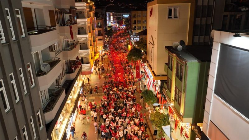 Alanya cumhuriyet için yürüdü coşku funda arar ile zirve yaptı