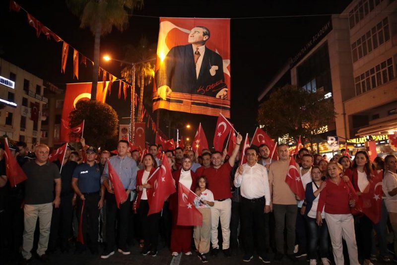 Alanya cumhuriyet için yürüdü coşku funda arar ile zirve yaptı