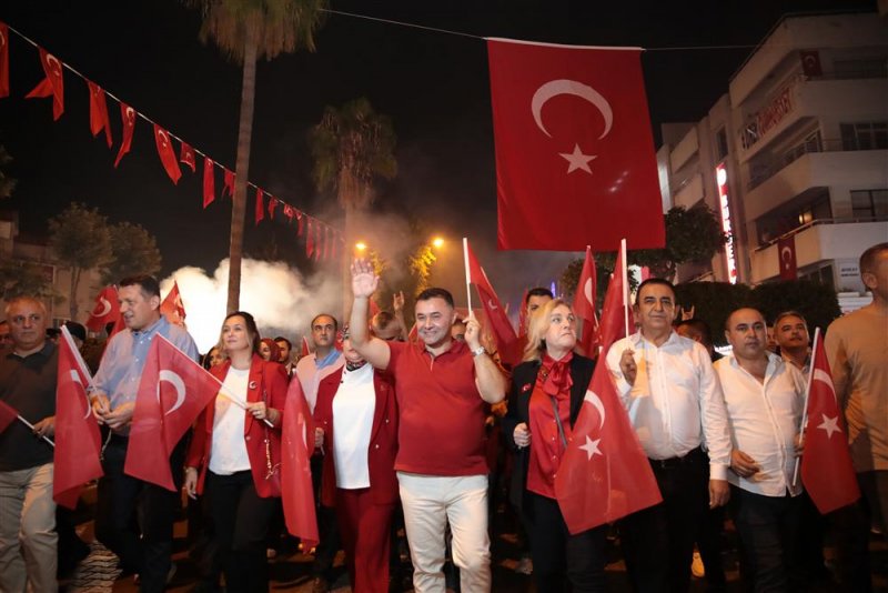 Alanya cumhuriyet için yürüdü coşku funda arar ile zirve yaptı