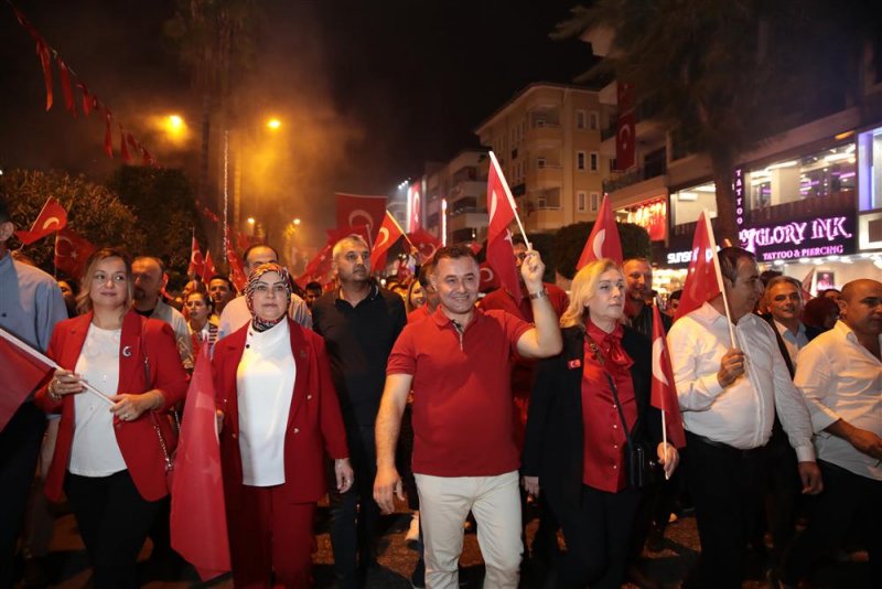 Alanya cumhuriyet için yürüdü coşku funda arar ile zirve yaptı