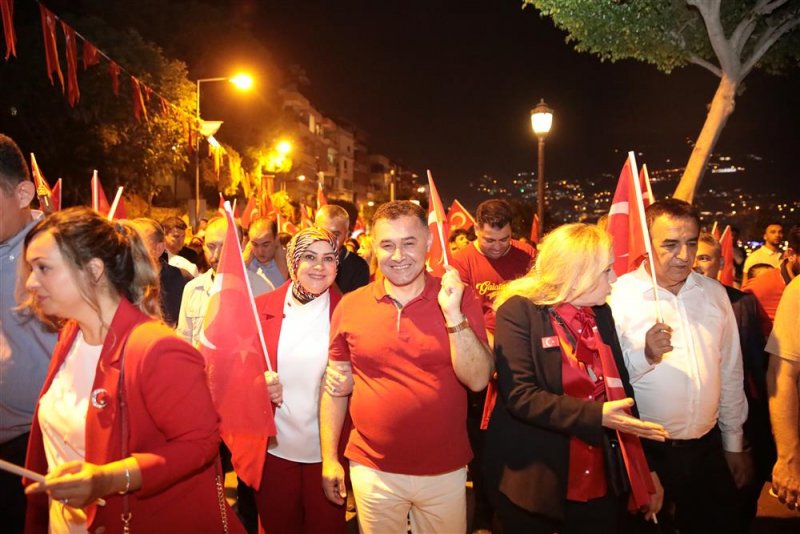 Alanya cumhuriyet için yürüdü coşku funda arar ile zirve yaptı