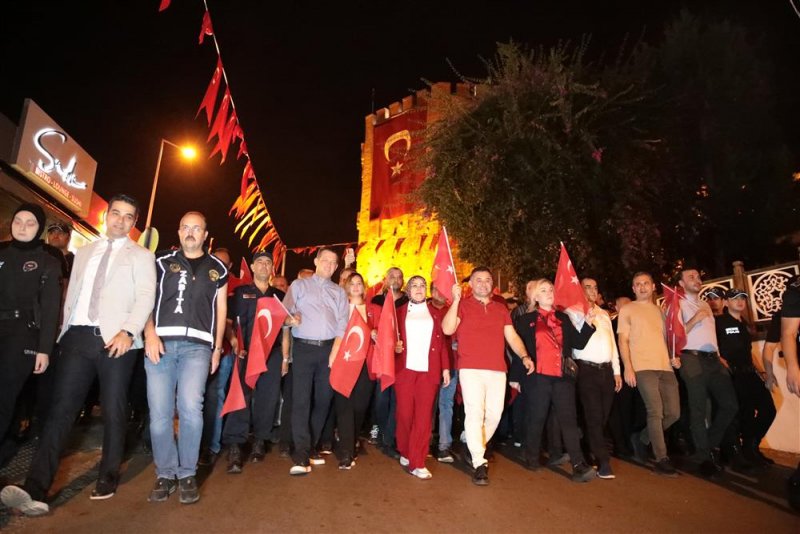 Alanya cumhuriyet için yürüdü coşku funda arar ile zirve yaptı