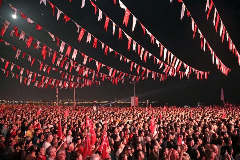 Alanya cumhuriyet için yürüdü coşku funda arar ile zirve yaptı