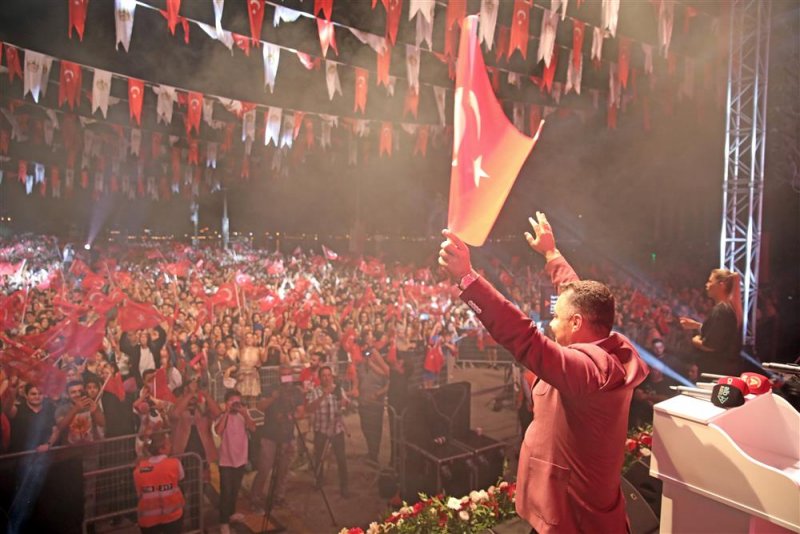Alanya cumhuriyet için yürüdü coşku funda arar ile zirve yaptı