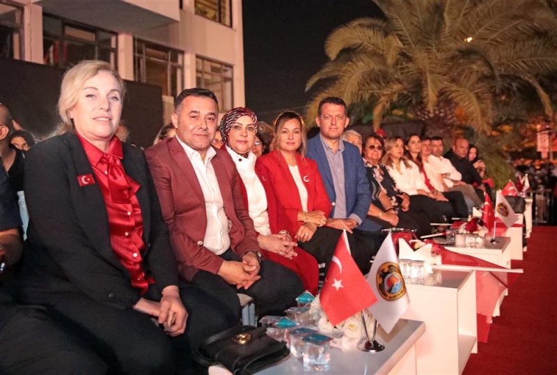 Alanya cumhuriyet için yürüdü coşku funda arar ile zirve yaptı