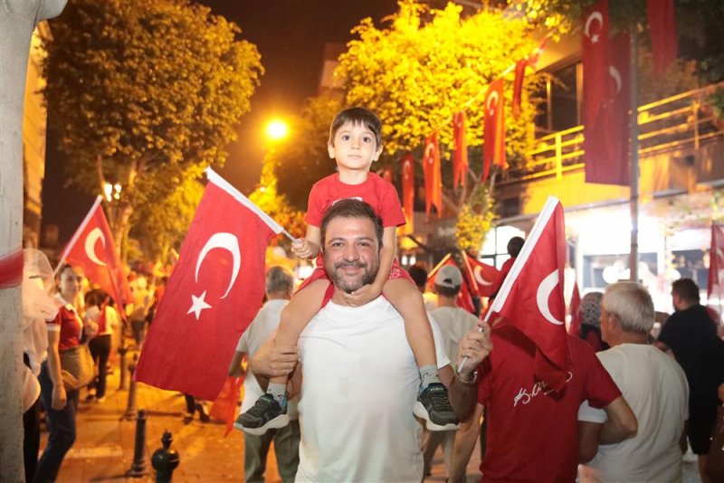 Alanya cumhuriyet için yürüdü coşku funda arar ile zirve yaptı