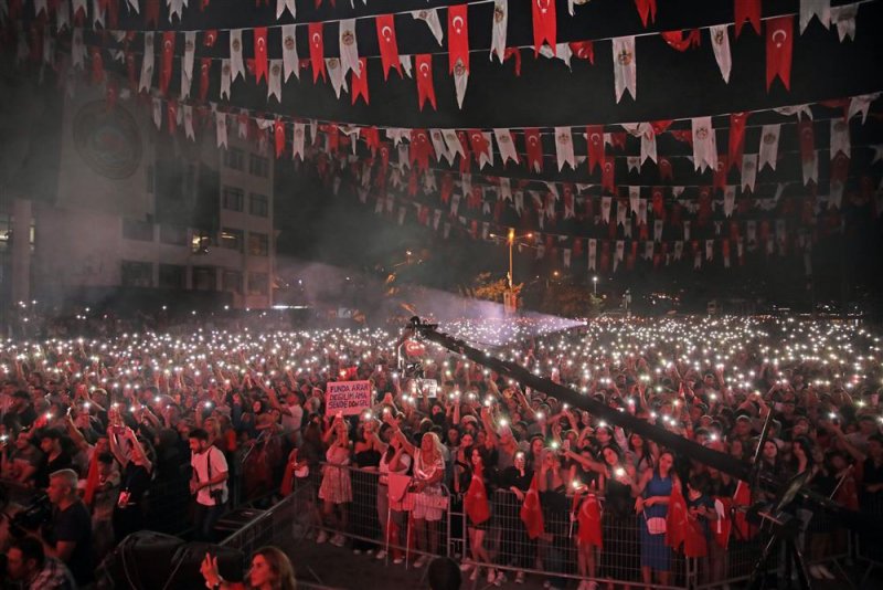 Alanya cumhuriyet için yürüdü coşku funda arar ile zirve yaptı