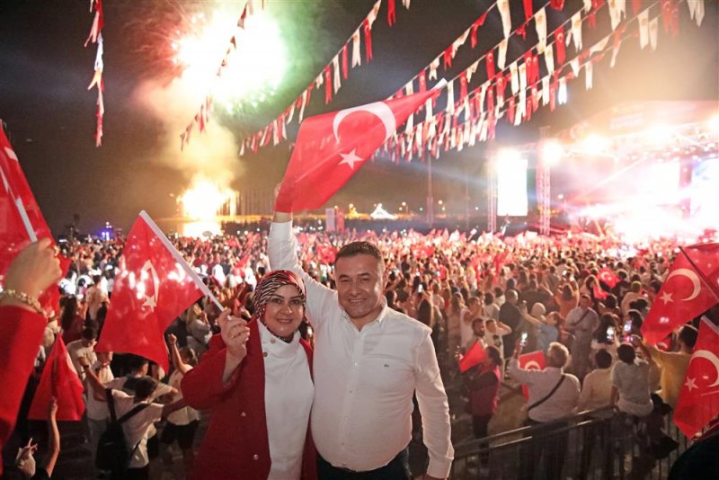 Alanya cumhuriyet için yürüdü coşku funda arar ile zirve yaptı