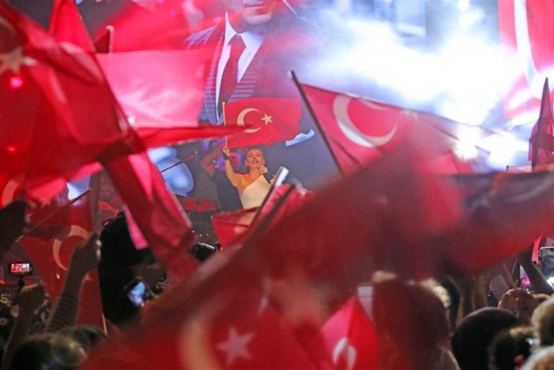Alanya cumhuriyet için yürüdü coşku funda arar ile zirve yaptı