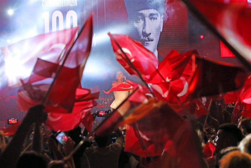 Alanya cumhuriyet için yürüdü coşku funda arar ile zirve yaptı