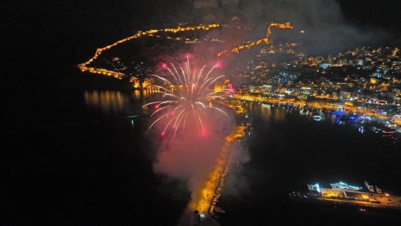 Alanya cumhuriyet için yürüdü coşku funda arar ile zirve yaptı