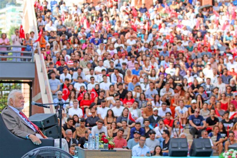 Alanya’da ilber ortaylı rüzgarı