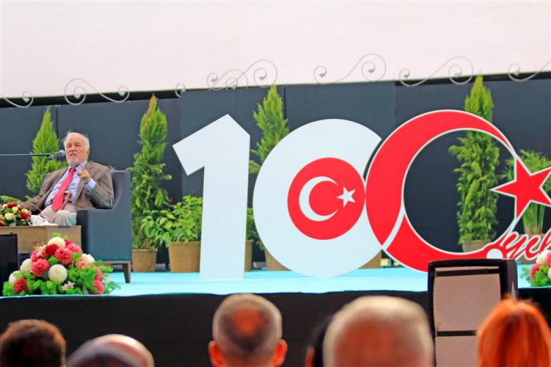 Alanya’da ilber ortaylı rüzgarı