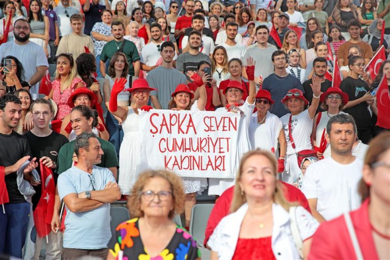 Alanya’da ilber ortaylı rüzgarı