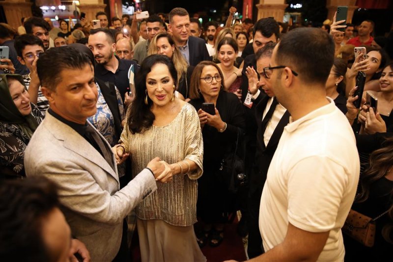 Alanya’da türkan şoray rüzgarı cumhuriyet’in 100. yılında türk sinemasının sultanı alanya’daydı