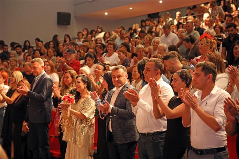 Alanya’da türkan şoray rüzgarı cumhuriyet’in 100. yılında türk sinemasının sultanı alanya’daydı