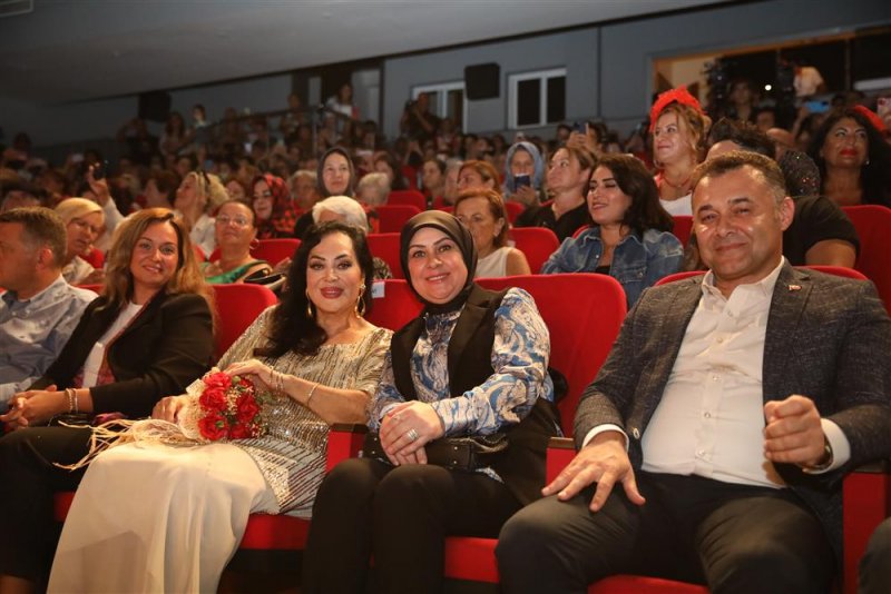 Alanya’da türkan şoray rüzgarı cumhuriyet’in 100. yılında türk sinemasının sultanı alanya’daydı