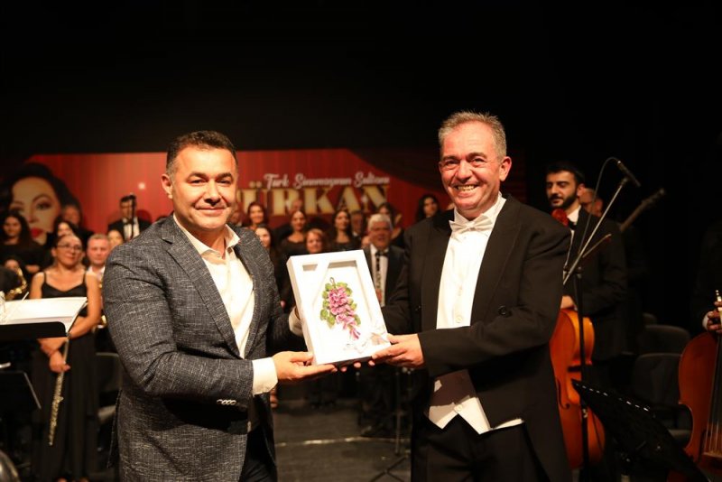 Alanya’da türkan şoray rüzgarı cumhuriyet’in 100. yılında türk sinemasının sultanı alanya’daydı