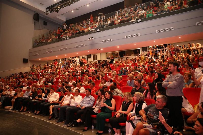 Alanya’da türkan şoray rüzgarı cumhuriyet’in 100. yılında türk sinemasının sultanı alanya’daydı