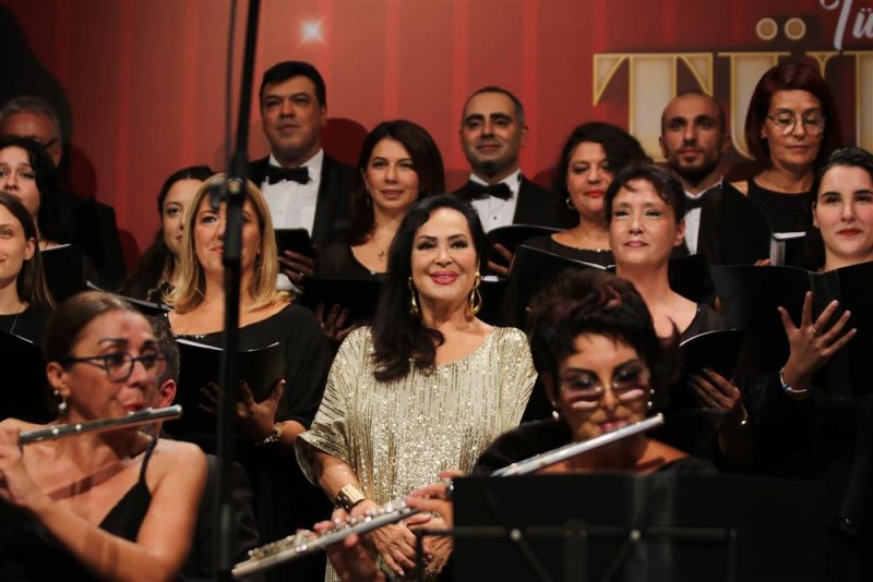 Alanya’da türkan şoray rüzgarı cumhuriyet’in 100. yılında türk sinemasının sultanı alanya’daydı
