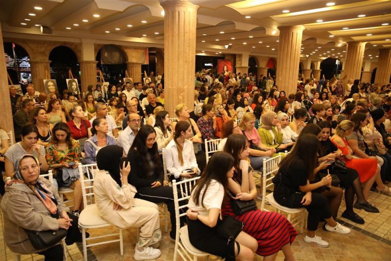 Alanya’da türkan şoray rüzgarı cumhuriyet’in 100. yılında türk sinemasının sultanı alanya’daydı