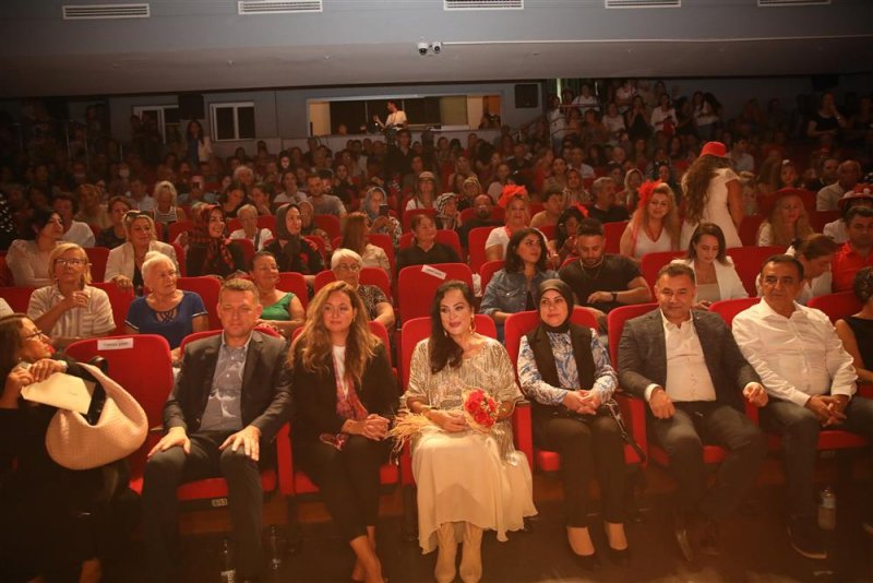 Alanya’da türkan şoray rüzgarı cumhuriyet’in 100. yılında türk sinemasının sultanı alanya’daydı
