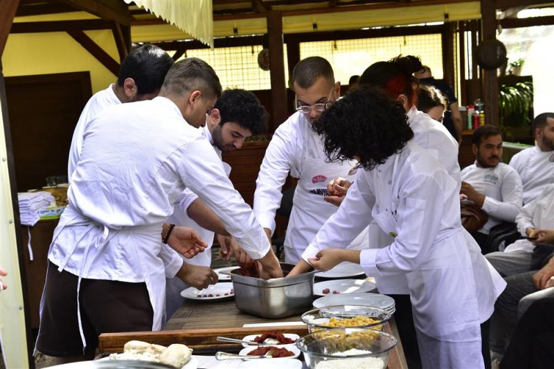 Alkü’lü öğrenciler tescilli lezzet gülüklü çorba’yı öğrendi