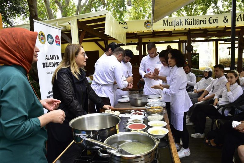 Alkü’lü öğrenciler tescilli lezzet gülüklü çorba’yı öğrendi