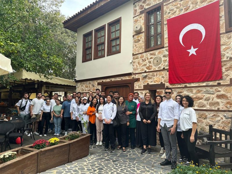 Alkü’lü öğrenciler tescilli lezzet gülüklü çorba’yı öğrendi