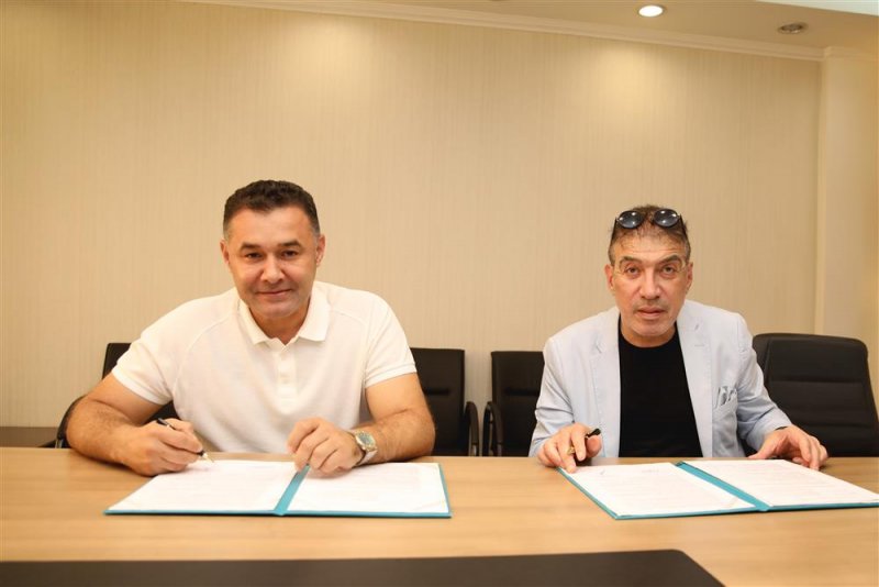 Başkan yücel, alanya’ya yeni eserler kazandırmaya devam ediyor - yeni huzurevi için imzalar atıldı