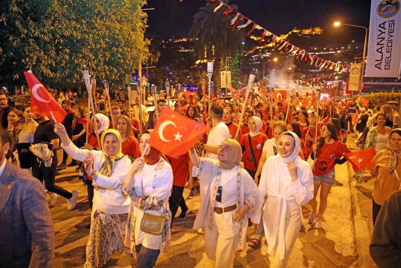 Başkan yücel’den fener alayı ve funda arar konserine davet “ay yıldızlı türk bayraklarıyla cumhuriyet şölenimizde buluşalım”