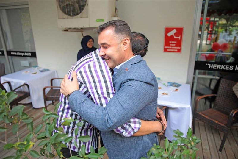 Başkan yücel engelli bireylerle türk bayrağı tablosu yaptı