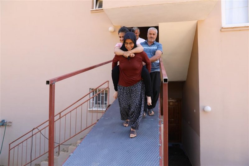 Başkan yücel engelli vatandaşların yanında olmaya devam ediyor